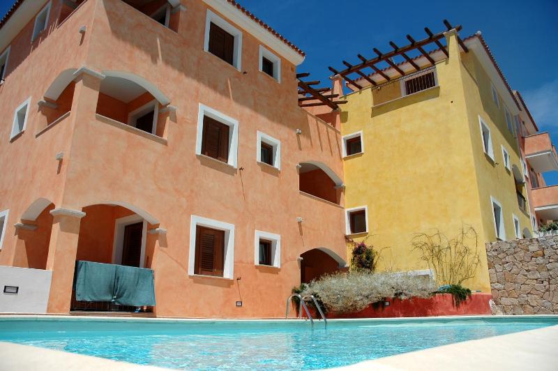 Residence Dei Fiori a Santa Teresa - Oasi con piscina