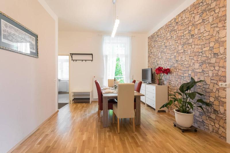 Цены на Spacious Vienna Central Station Residence в вене