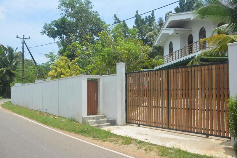 Villa Green White — отель с удобствами в Унаватуна