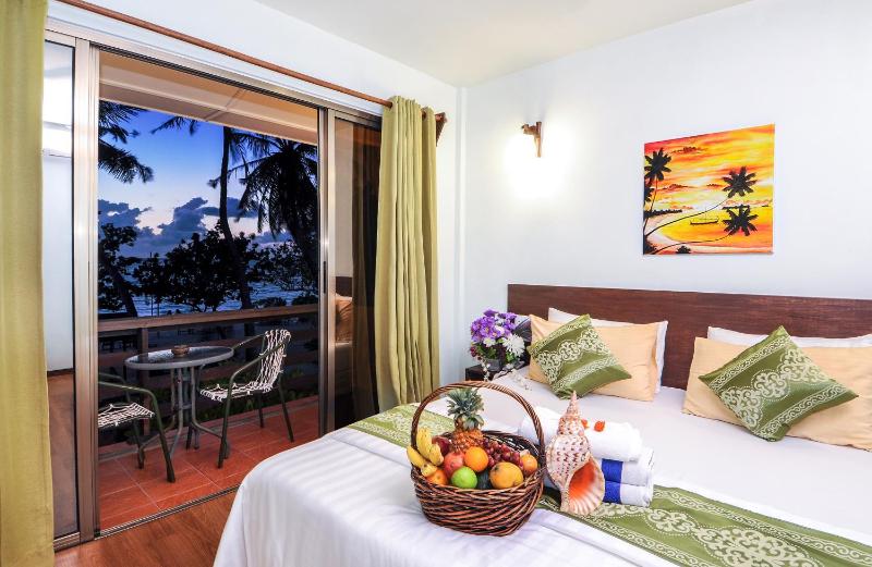 Salt Beach Hotel — забронировать отель в Маафуши