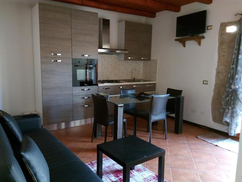Casa vacanza Carla a Cabras - Accogliente Alloggio con Balcone