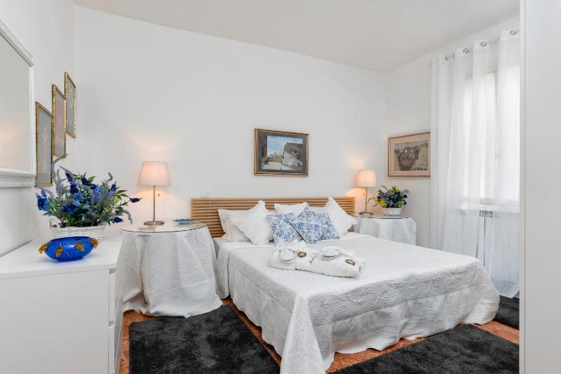 San Polo Near Rialto Fish Market — комфортный отель в Венеции