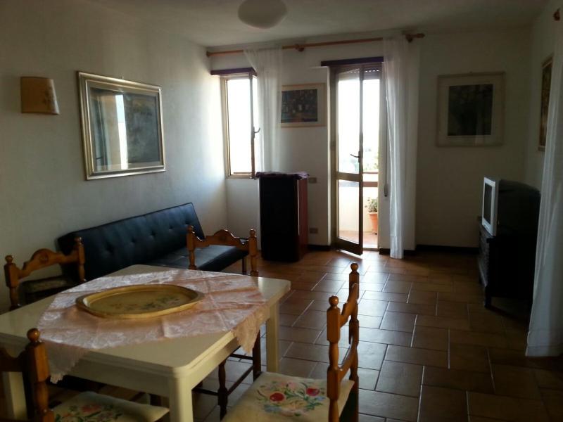 La dimora di Teti a Santa Teresa: Accogliente terrazza