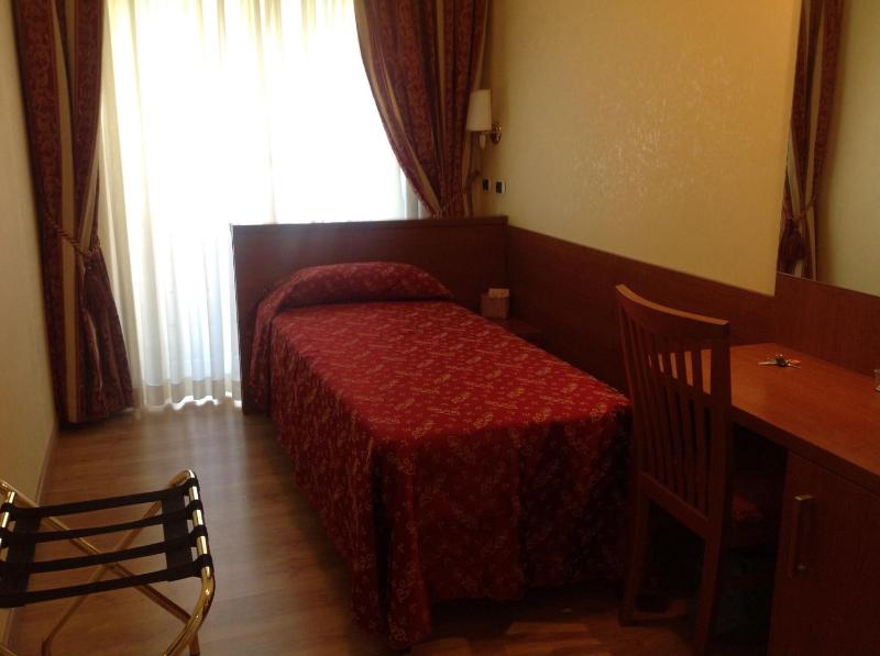 Residenza Fermi — отель с удобствами в Риме