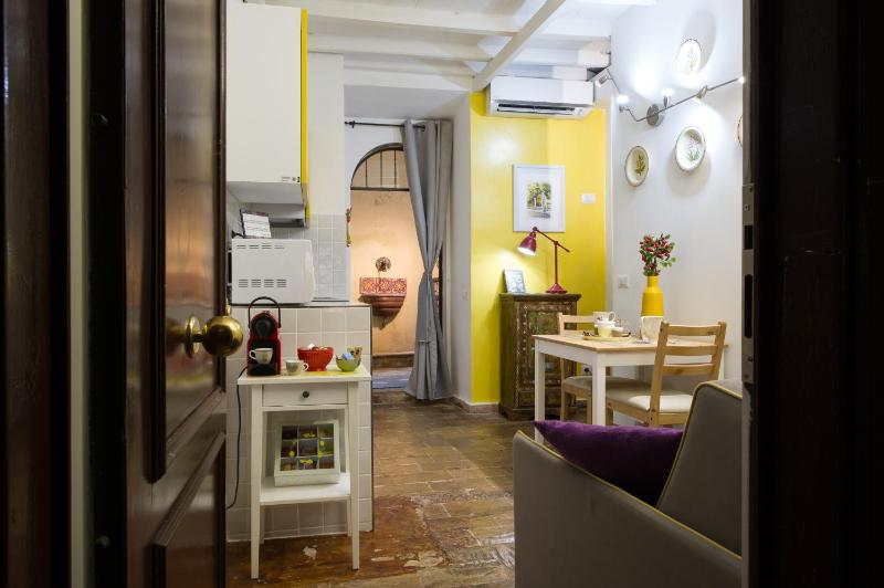 STELLA'S APARTMENT IN MONTI — отель с удобствами в Риме