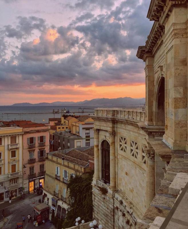 Cagliari Centro Città - Spazioso appartamento centrale