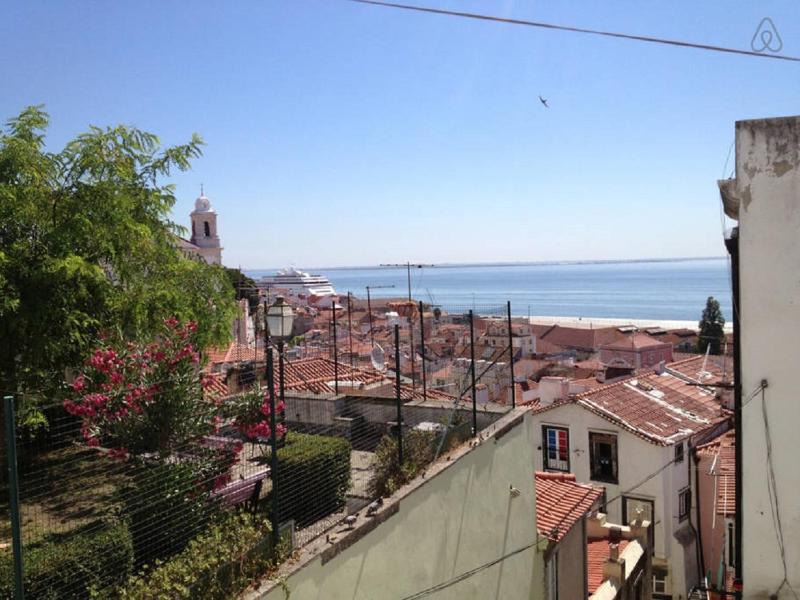 Cozy River View Alfama apartment — комфортный отель в Лиссабоне