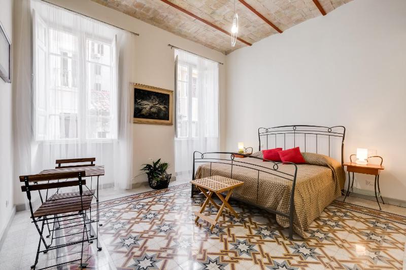 Monti Colosseum apartment — забронировать отель в Риме