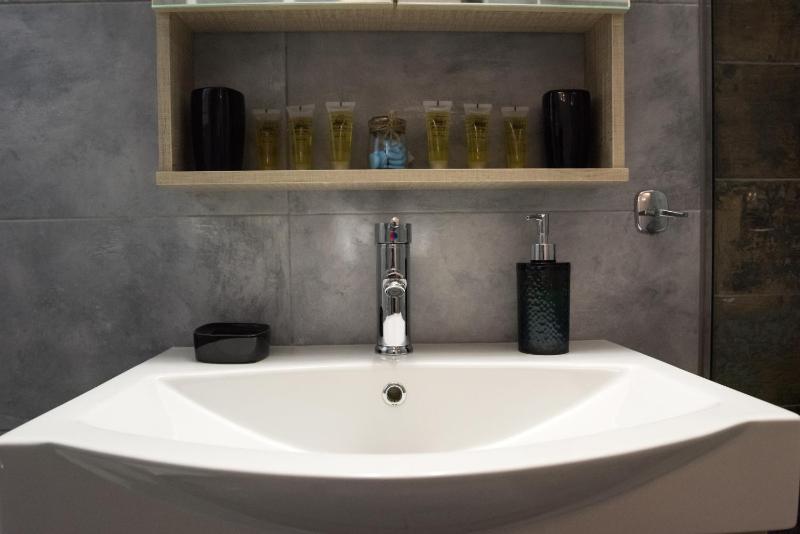 Gazi Divine Apartment — отель с удобствами в Афины