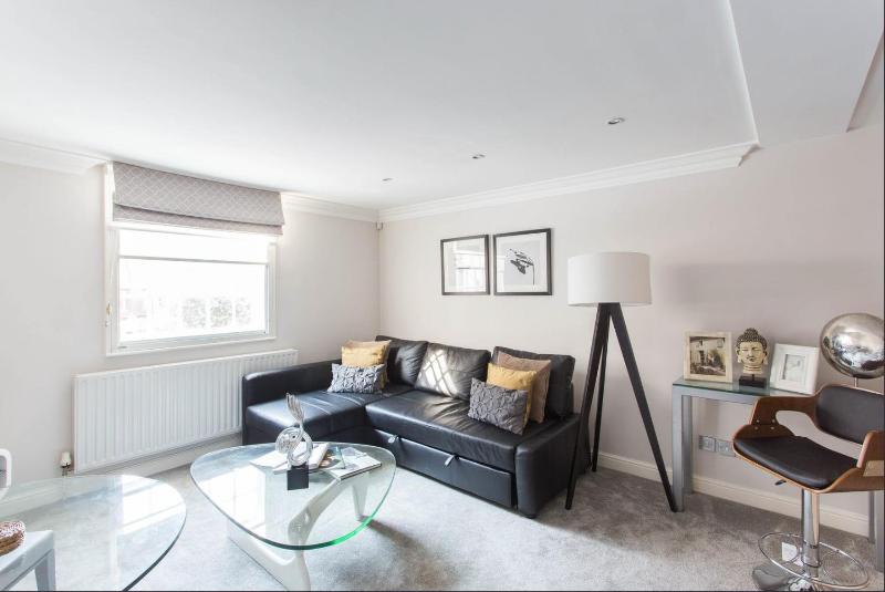 Цены на Heart of Mayfair - Stunning Apartment в Лондоне