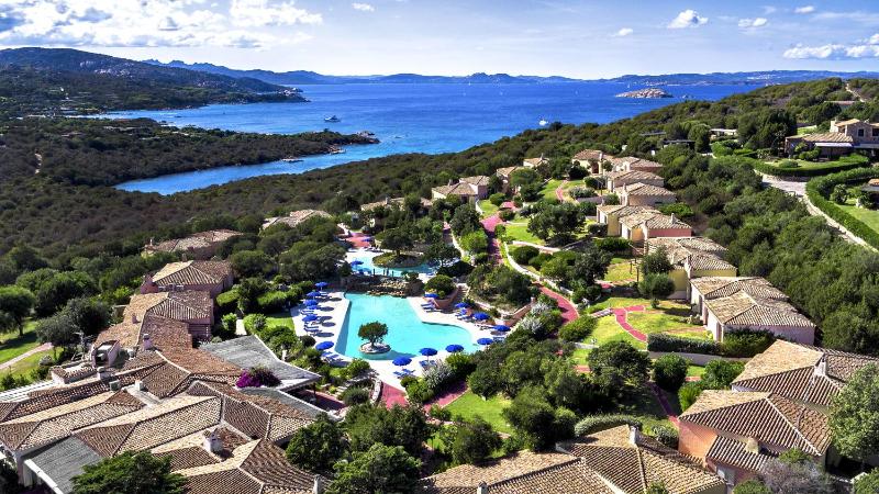 Colonna Hotel Country a Porto Cervo - Elegante resort con piscina