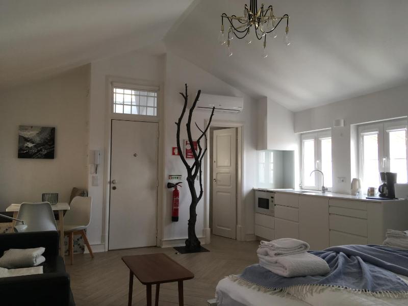Almamater Lisbon Apartments — отель с удобным расположением в Лиссабоне