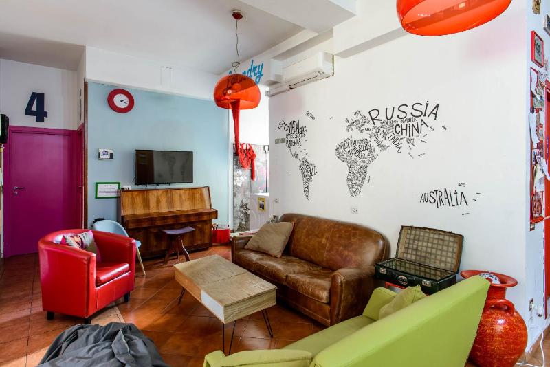 Hostel of the Sun — отель с удобствами в Неаполе