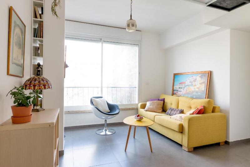Цены на Bright 2 BR in Hype Neighborhood by FeelHome в Тель-Авиве