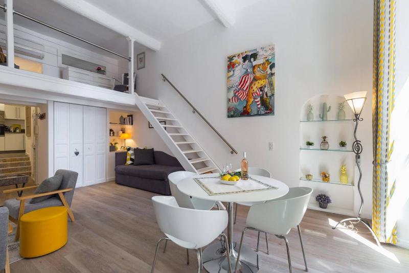 Цены на BARILLERIE - Loft Moderne, Face Mer, Vieux-Nice. в Николь