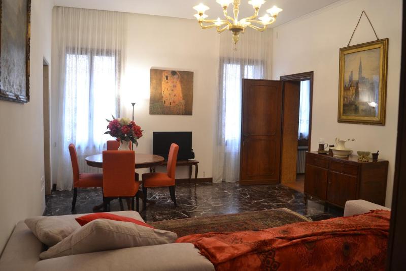 Castello 5888 B, Santa Marina, Calle Marcello, Canale — комфортный отель в Венеции