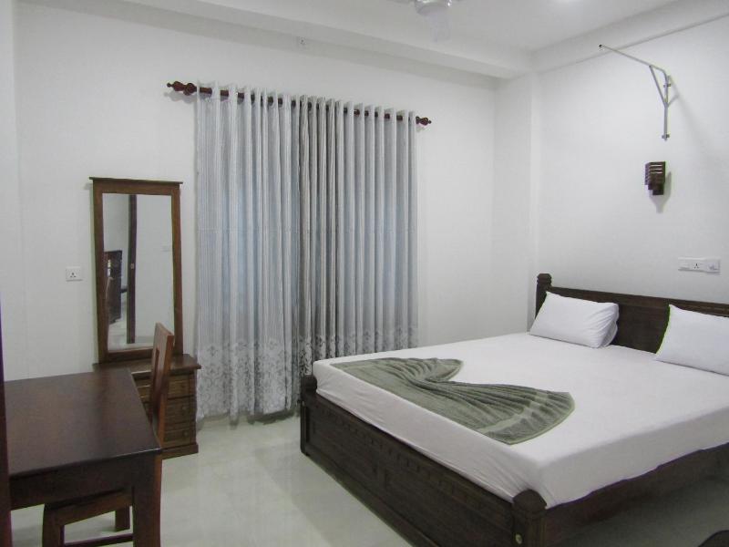 Цены на NEW SEA LION Guest House в Хиккадува