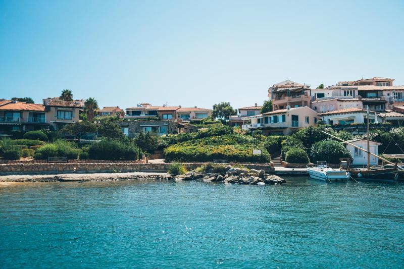 Ampio appartamento con giardino a Porto Rotondo