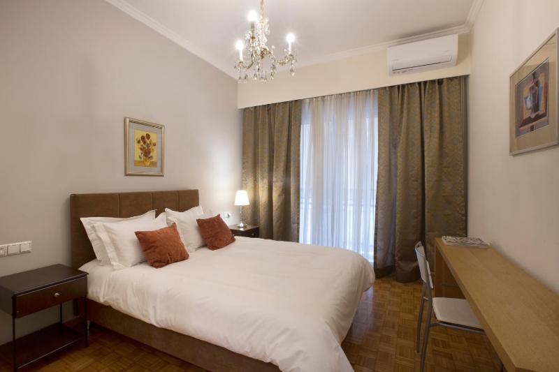 Цены на Apartment at Koukaki, 150m from the metro by YHA в Афины