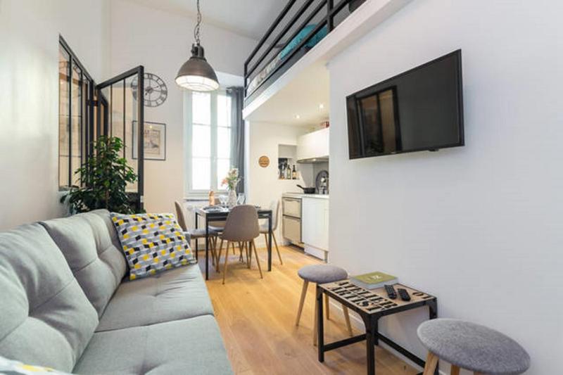 ANGLE DROIT- LOFT CHARMANT ET ATYPIQUE, CLIMATISATION, Vieux-Nice — отель с удобствами в Николь