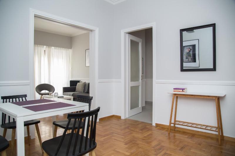 Цены на Modern apartment next to Acropolis Athina в Афины