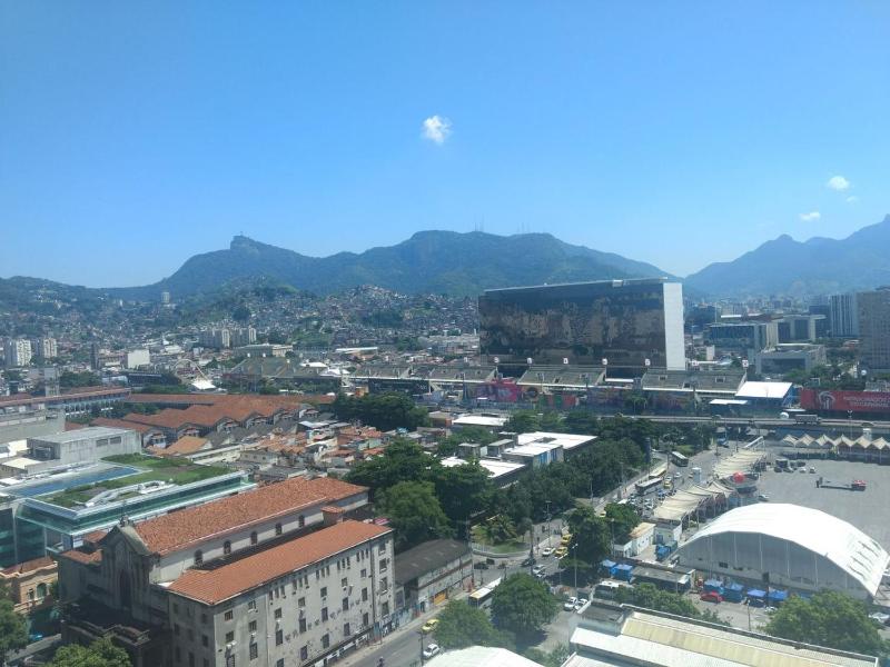 Цены на Centro frente para sambodromo, vista linda, metro, rodoviaria aeroporto perto в Рио