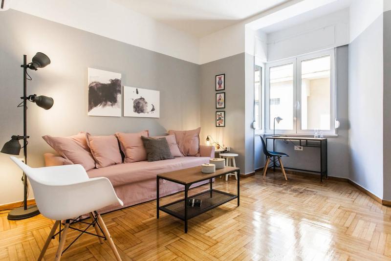 Chic and Cosy Flat in Plaka by UPSTREET — отель с удобным расположением в Афины