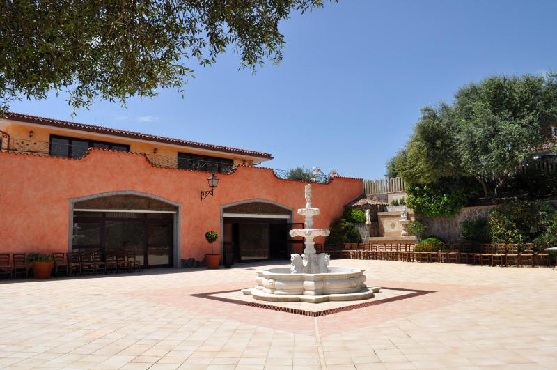 Le Tre Rose a Bono - Affascinante hotel con piscina
