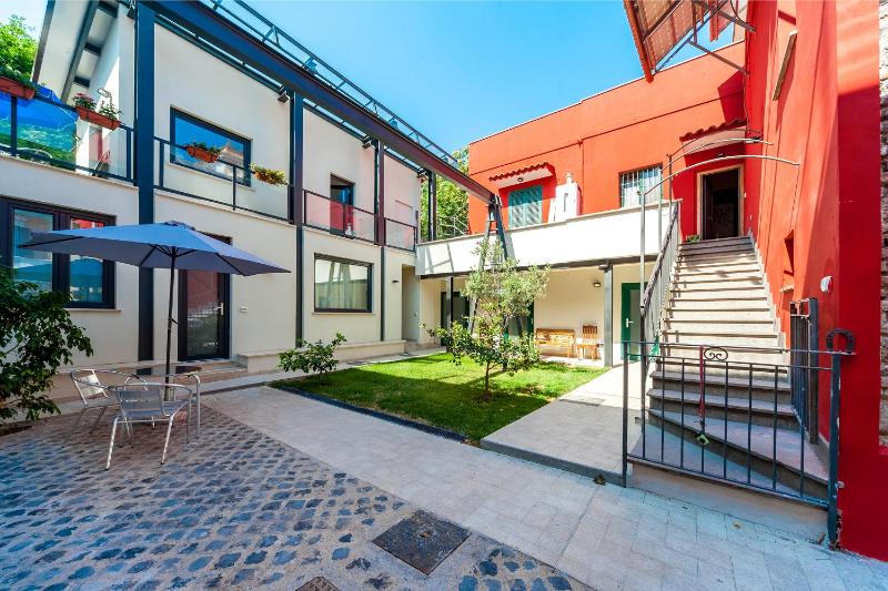 Il Giardino Dell'Argano Rosso — отель с удобствами в Риме