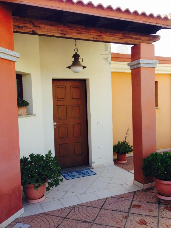 Villa Aurora a Chia - Lussuosa casa vacanze con campo tennis