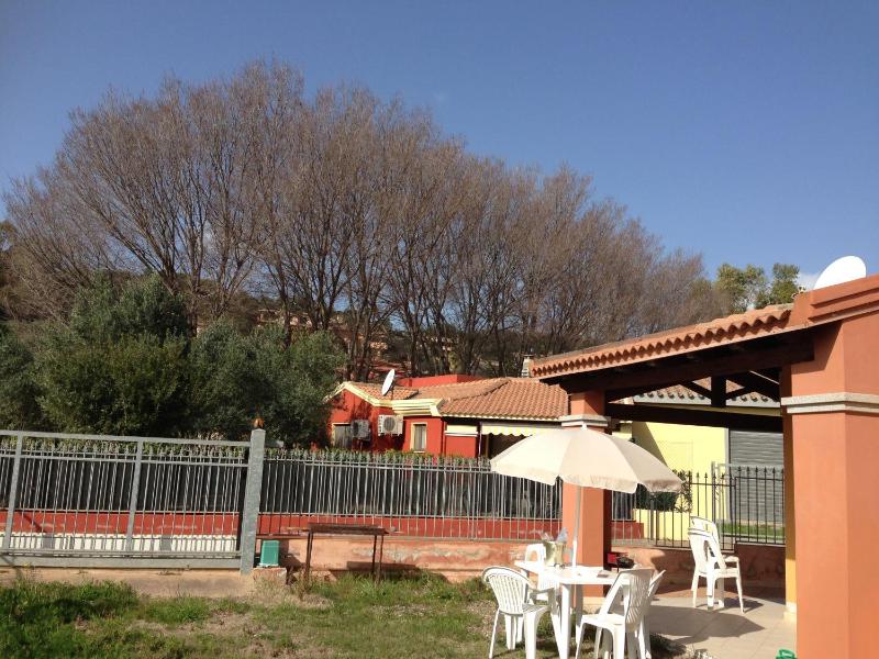 Villa Aurora a Chia - Lussuosa casa vacanze con campo tennis