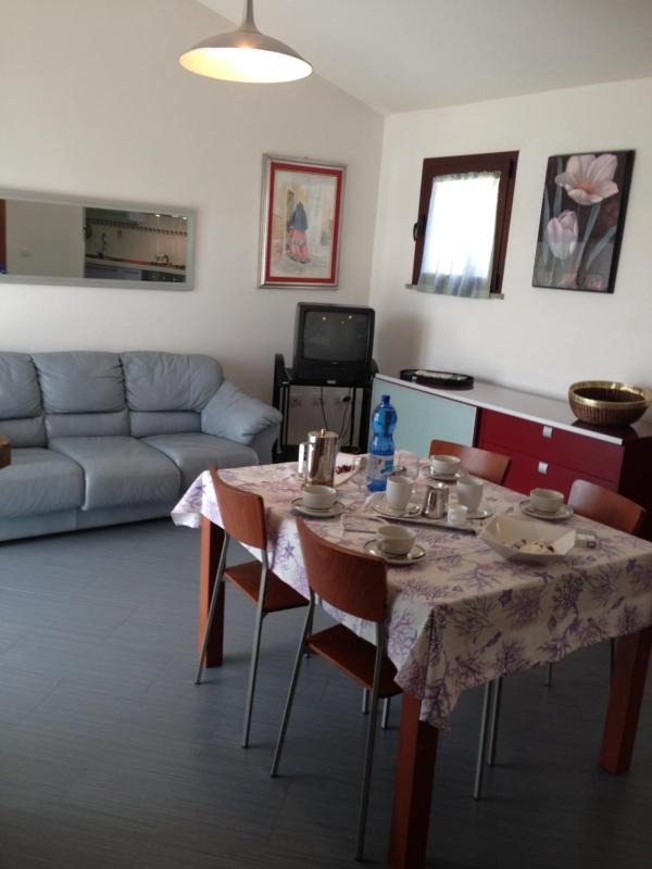 Villa Aurora a Chia - Lussuosa casa vacanze con campo tennis