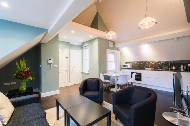 Цены на Elegant 1 bed in Mayfair, next to Hyde Park в Лондоне