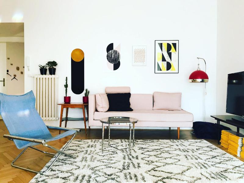 Цены на Spacious Bauhaus icon flat with fitness room in Central Buda, close to the river and Margaret island в Будапеште