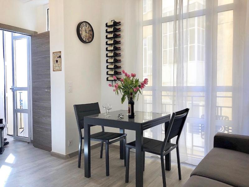 Nice Centre Flat - Modern, Quiet and Brand New — забронировать отель в Николь