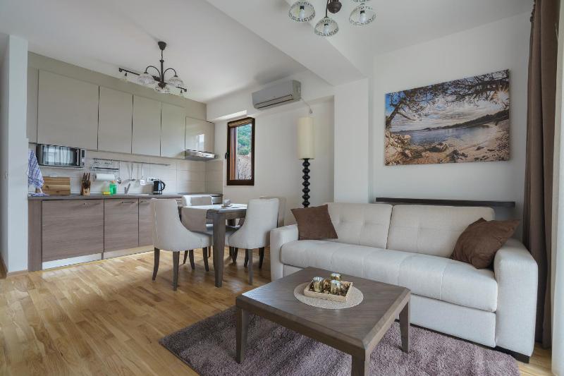 Apartments LORA Jadranskij put — отель в Будва, Черногория