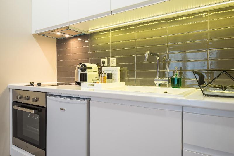 "SunBow Earth"- Boutique new Apt in Dowtown Athens — отель с удобным расположением в Афины