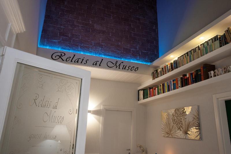 Relais al Museo — забронировать отель в Неаполе