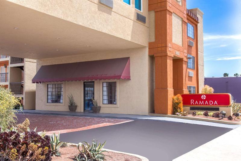 Ramada by Wyndham Culver City — отель с удобствами в Лос-Анджелесе