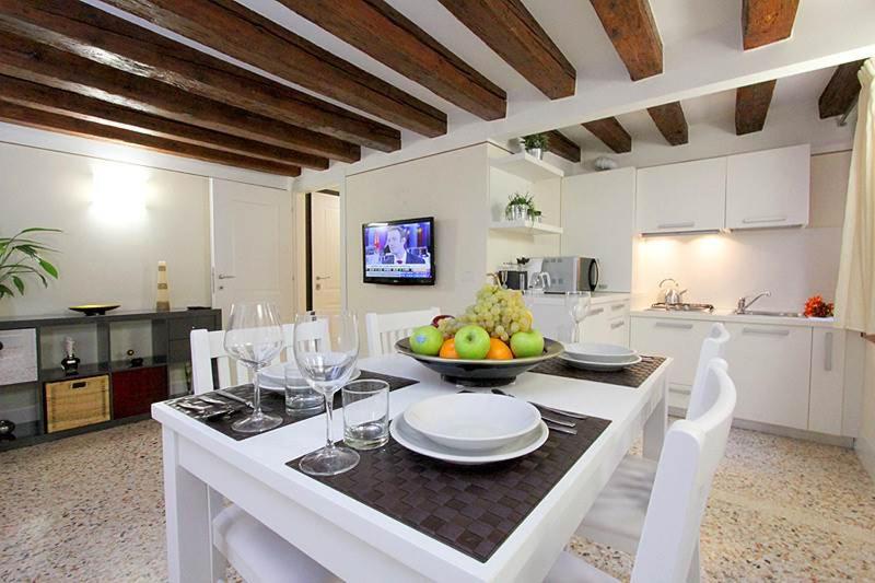 Цены на Alberto Apartment in Venice в Венеции