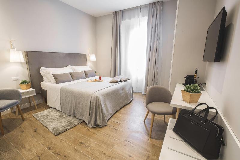 Colonna Luxury Suites — отель с удобствами в Риме