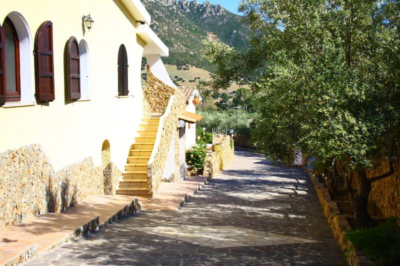 Villa Bruna a Solanas - Elegante Appartamento sul Mare