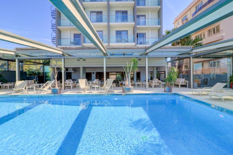 Palace Hotel Glyfada — забронировать отель в Афины