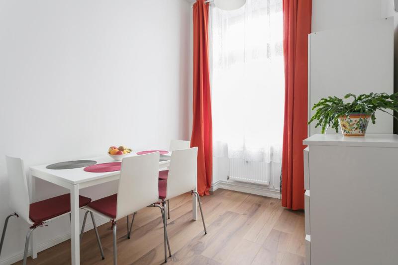 Family Studio Apartment for 4 — отель в Берлине, Германия