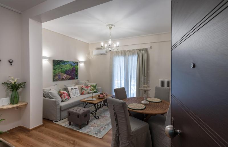 Absolute Athens III — забронировать отель в Афины