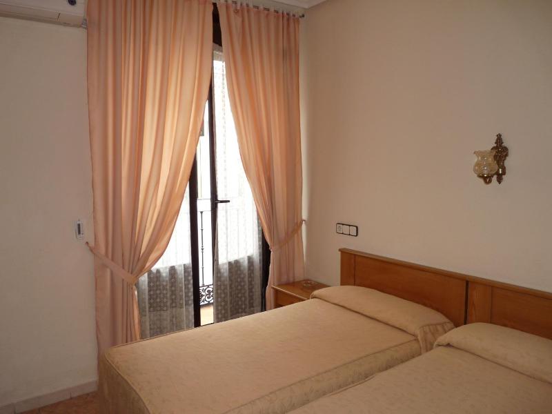 Hostal Fernandez — комфортный отель в Мадриде