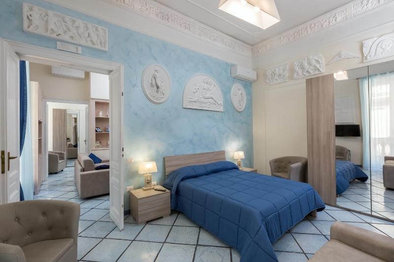 Residenza Santa Lucia a Mare — отель с удобным расположением в Неаполе