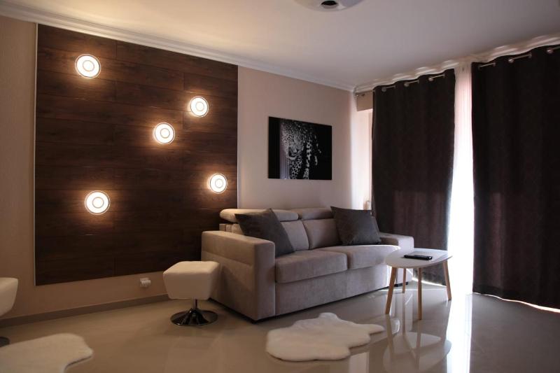 Stylish 2 Room Flat 60 meters to the beach — комфортный отель в Николь