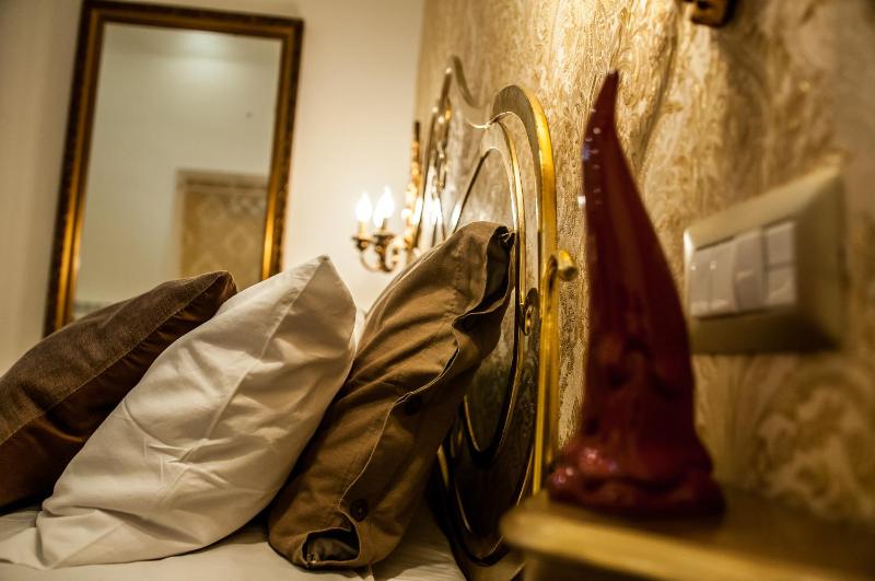 Domus Sanfelice Suite — комфортный отель в Неаполе