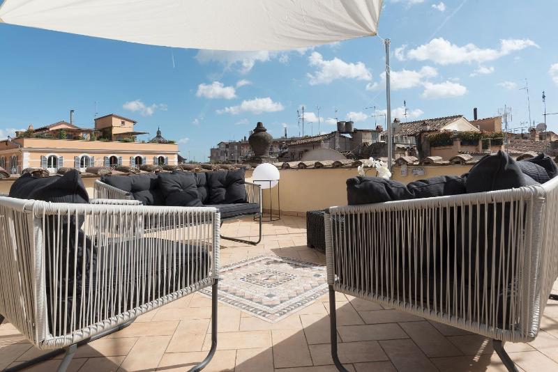 CS Campo de'Fiori - Navona Amazing Terrace Apartment — отель с удобствами в Риме